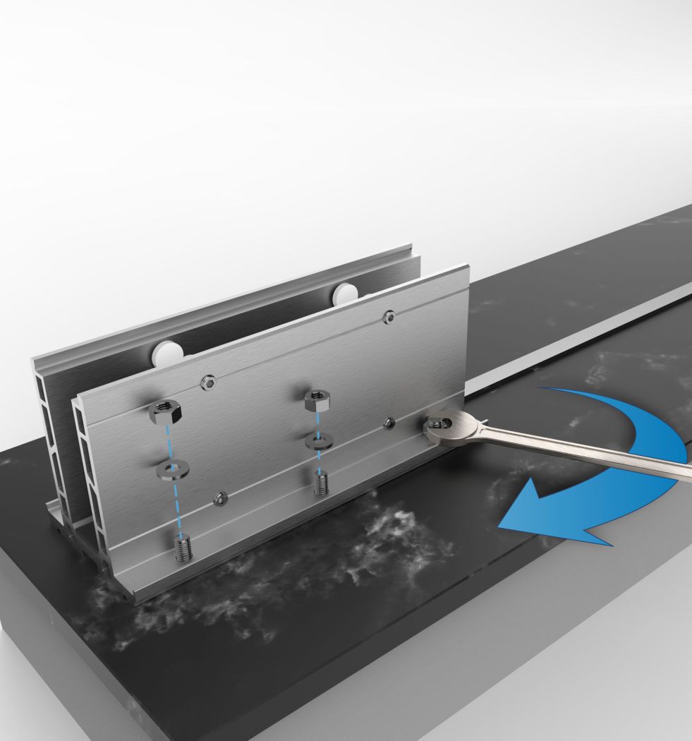 Etapa 4: guarda-corpo Vitrum encaixado nos chumbadores com chave indicando o aperto das porcas nas roscas dos chumbadores.